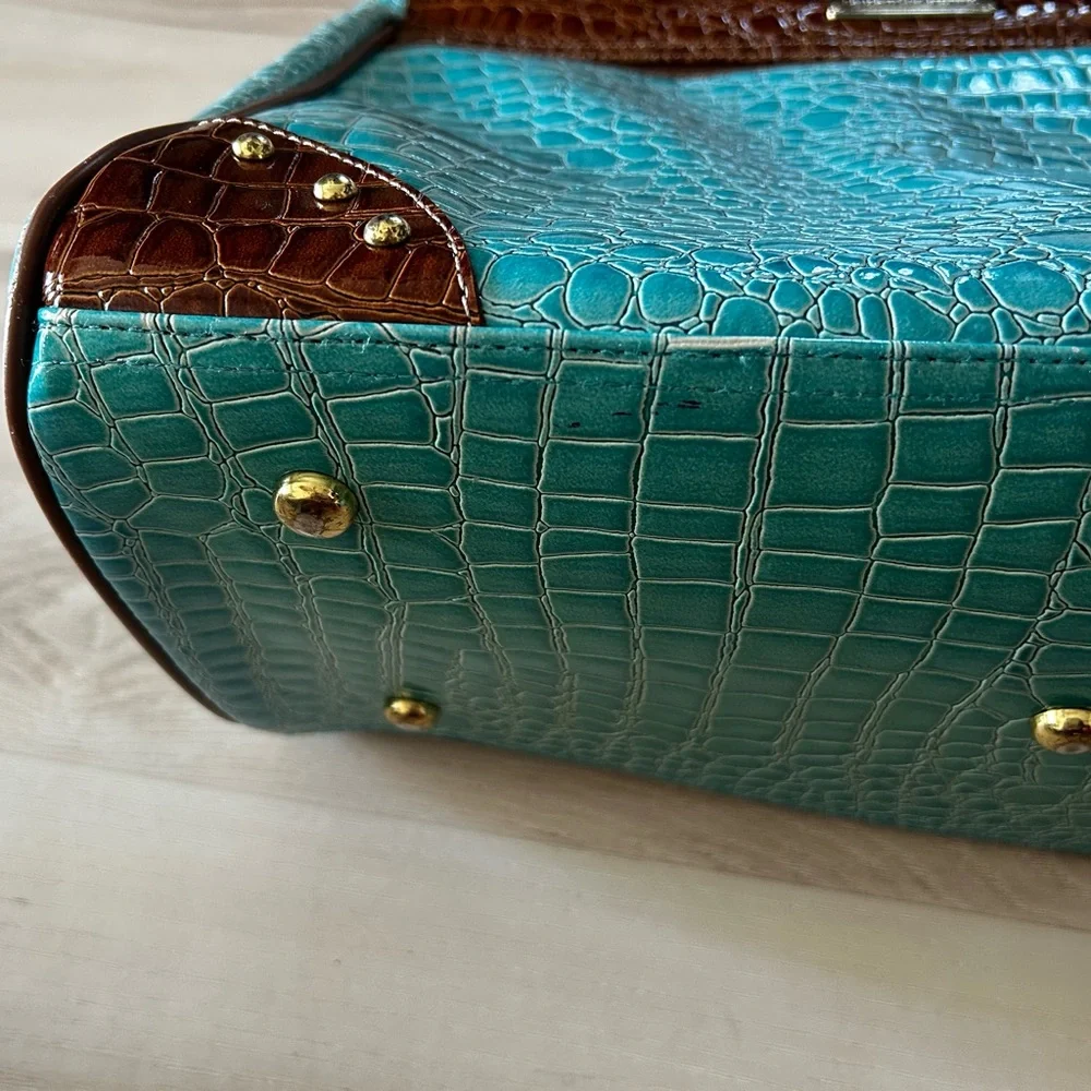 Turquoise and Brown Travel Luggage Set - Picture 13 of 16